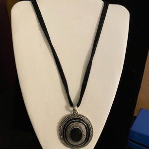 BLACK & SILVER NECKLACE